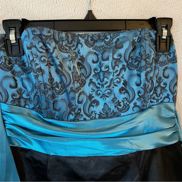 Speechless, 7, blue and black strapless dress - Picture 6 of 7